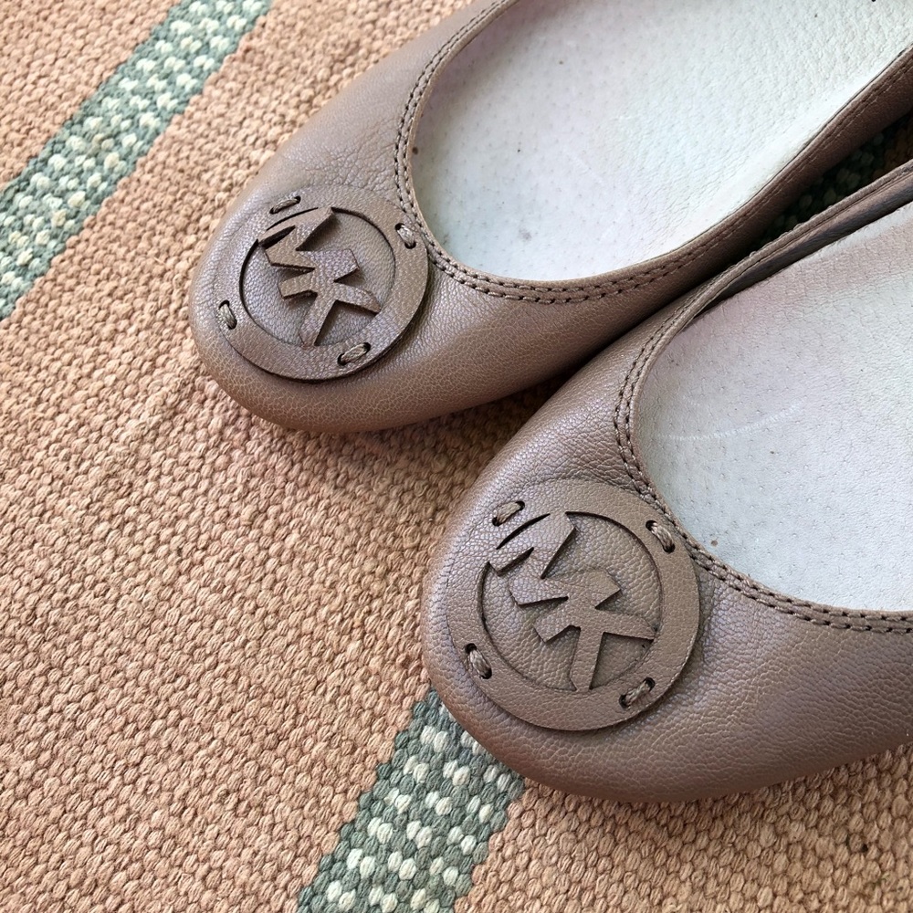 Michael Kors Round Toe Moccasin Leather Logo Flats